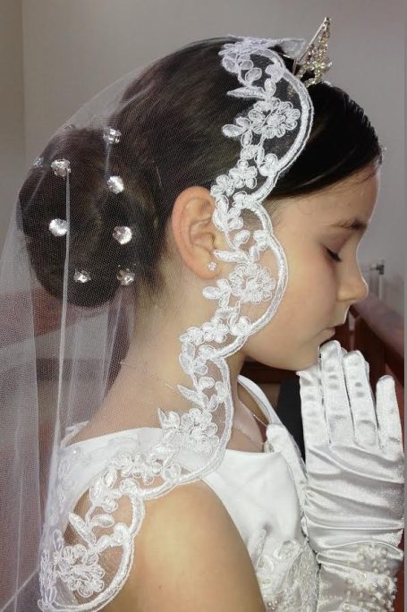 Lace mantilla communion veil