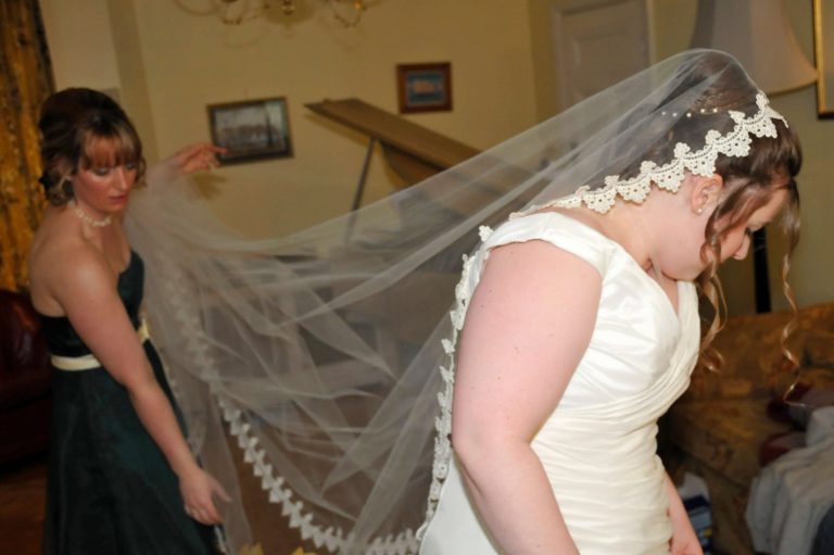 The guipure lace mantilla veil.