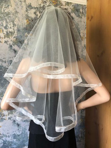 organza ribbon veil