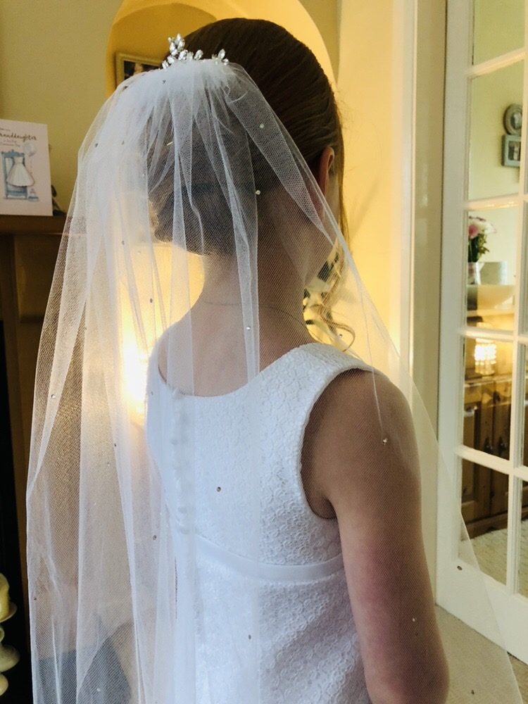 A single layer communion veil.